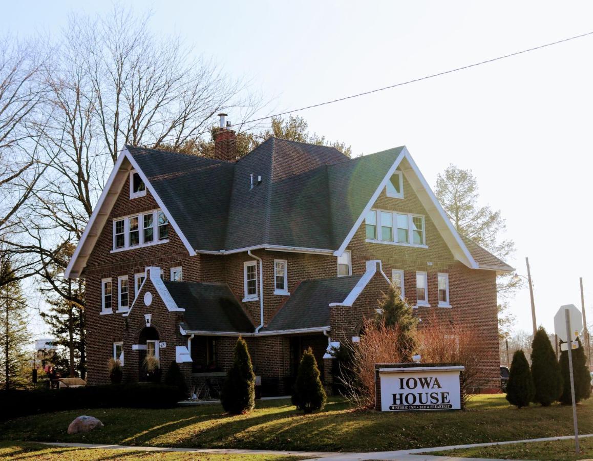 Iowa House Historic Inn Ames Kültér fotó