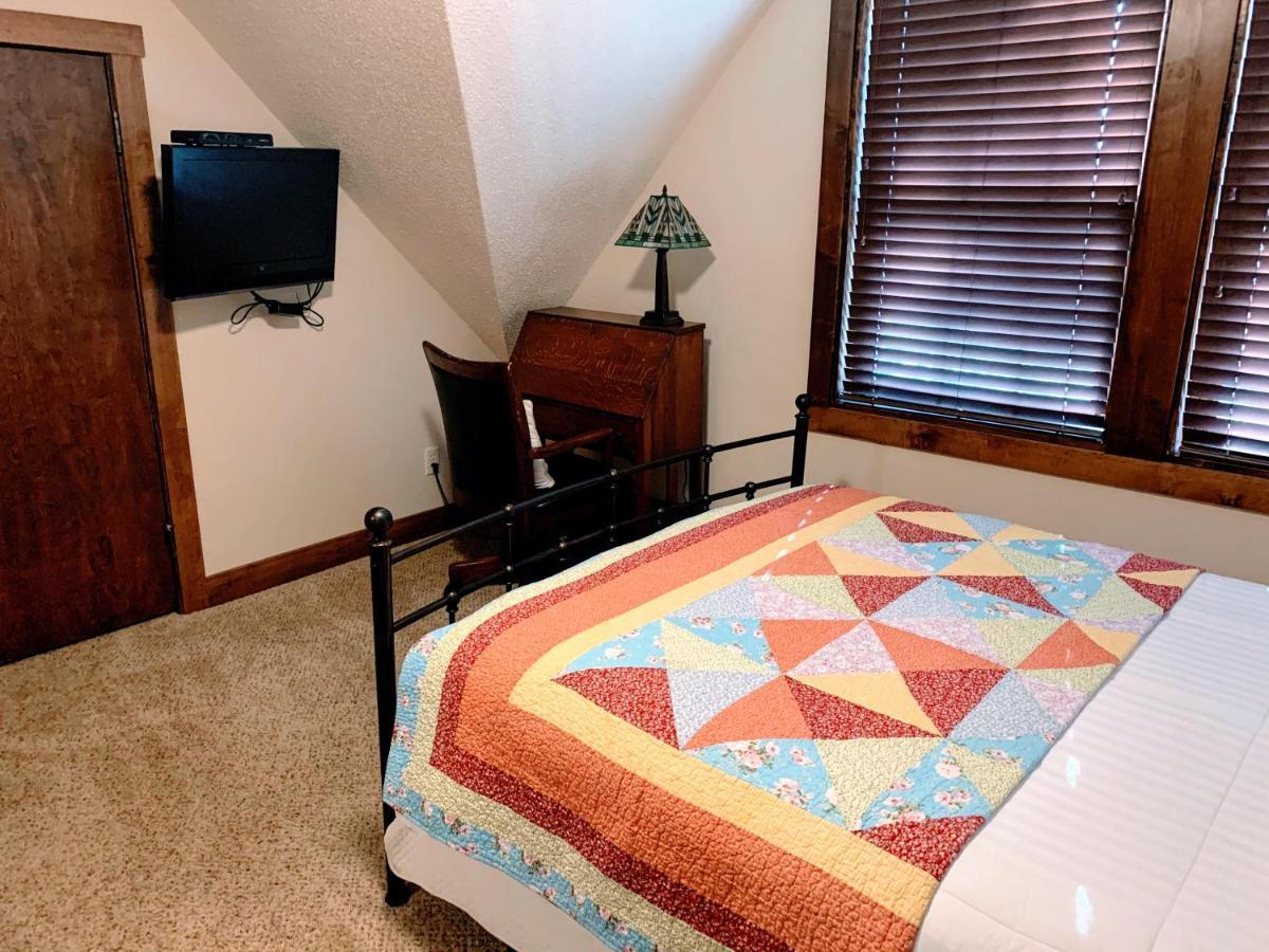 Iowa House Historic Inn Ames Kültér fotó