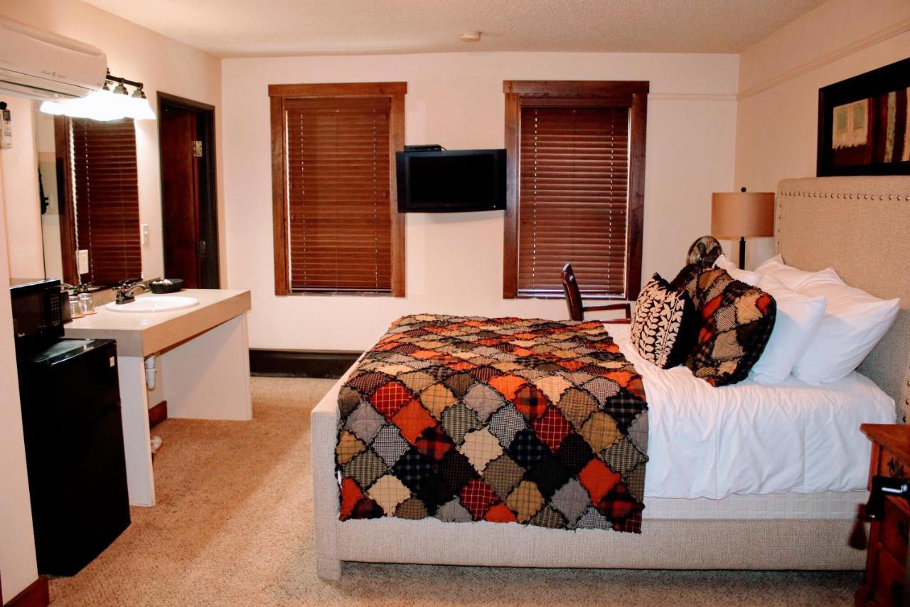 Iowa House Historic Inn Ames Kültér fotó